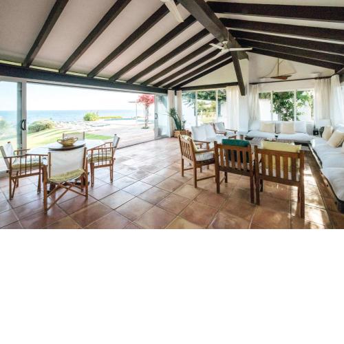 Villa con piscina privada, acceso al mar y A/C