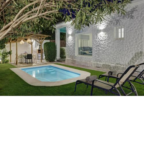 Villa Conchita By Seric,15´ walking to the beach