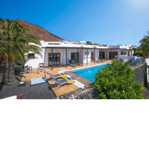 Villa Corito Cinco by Villa Plus