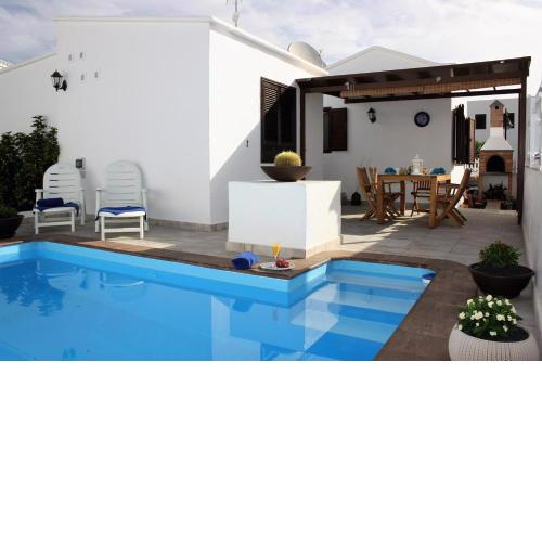 Villa Corona Roses
