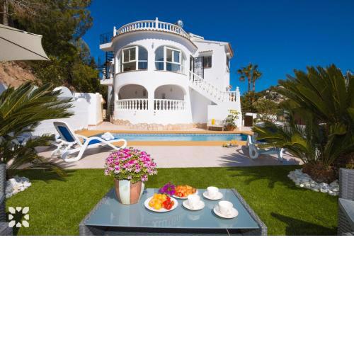 Villa Daisy by Abahana Villas