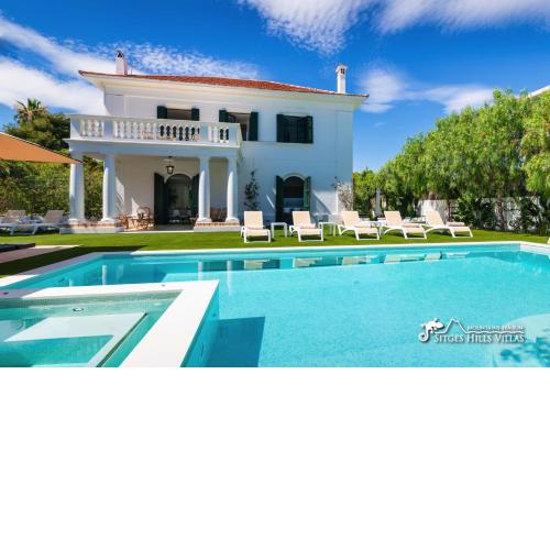 Villa De Los Leones in heart of Sitges by Beach and Town with A/C and Games