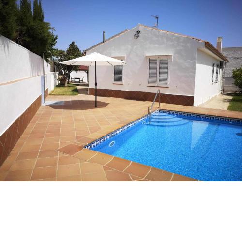 Villa de una planta con piscina ideal familias
