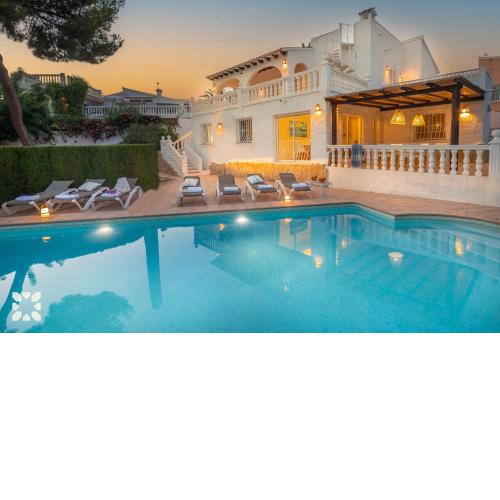 Villa Del Mar by Abahana Villas