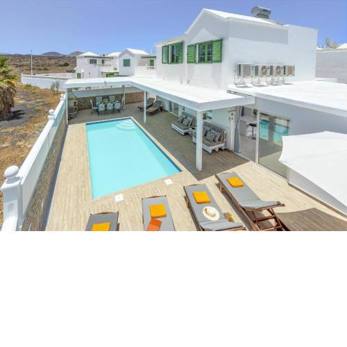 Villa Deluxe by Villa Plus