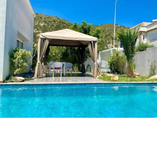 Villa Deluxe, pool, spacious garden, mountain view