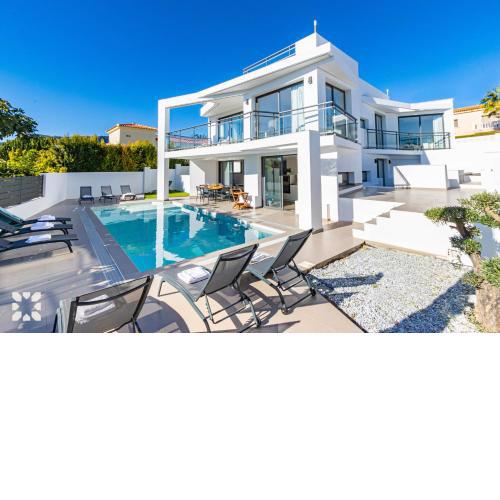 Villa Dunamoon by Abahana Villas