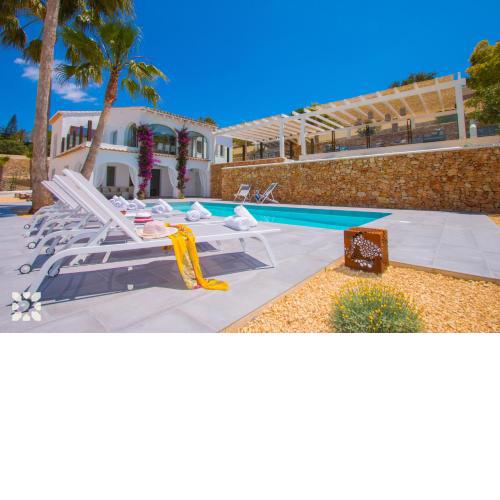 Villa El Palmeral by Abahana Villas
