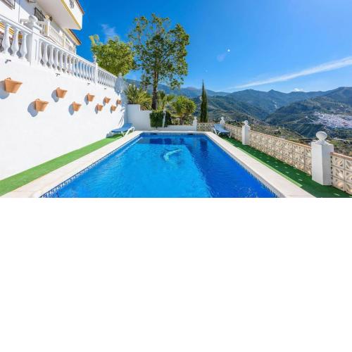 Villa El Puerto de Canillas Canillas de Albaida by Ruralidays