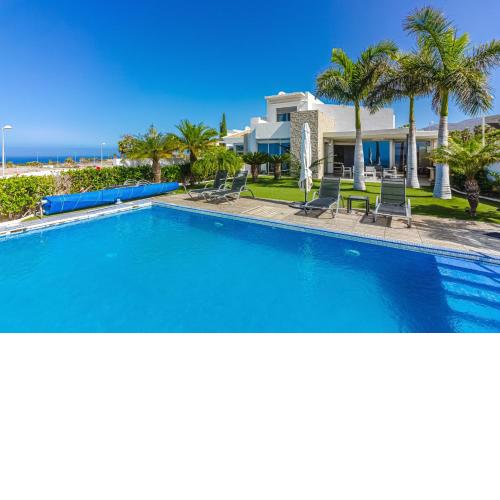 Villa Eleonora, Luxury Villa with Heated Pool Ocean View in Adeje, Tenerife