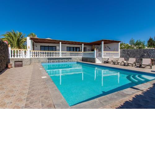 Villa Eliana with air conditioning and sea views