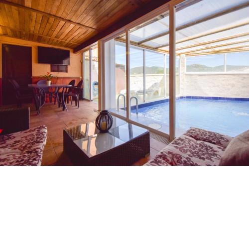 VILLA Elisabeth con Piscina Climatizada Chimenea y Terraza