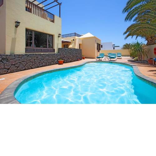 Villa Ellen - Lovely 4 bedroom villa large pool area WIFI
