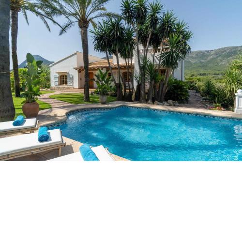 Villa Enri Dreamy Vacation Home Pool Jacuzzi