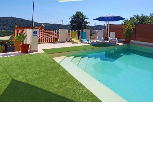 VILLA FALCONERA APARTAMENTS, GANDIA a las faldas de la montaña