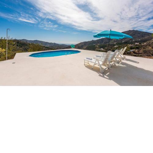 Villa Felicidad Sayalonga by Ruralidays