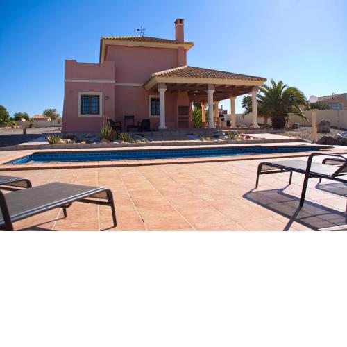 Villa Flo - very large, cheerful villa with private pool and garden