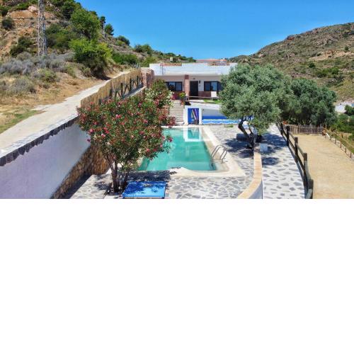 Villa for 4 with a private Pool & Garden