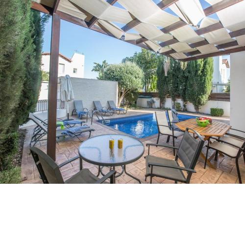 Villa Foros Enas - Modern 4 Bedroom Pernera Villa with Private Pool - Close to the Beach