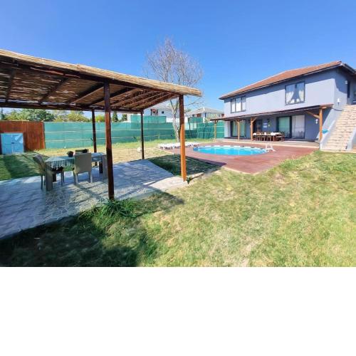 Villa Freya Sıcak Havuz ve Jakuzi Tam Korunaklı Bahçe