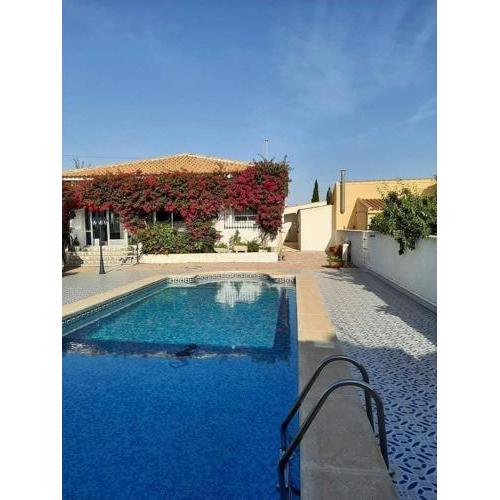 VILLA GATOS
