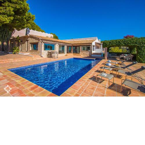 Villa Gaviota Blanca by Abahana Luxe