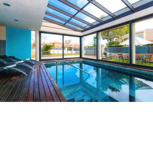 Villa Girasol piscina climatizada Planet Costa Dorada
