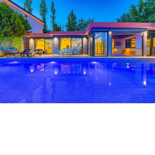 Villa Gloss kapalı ısıtmalı havuzlu tatil villası