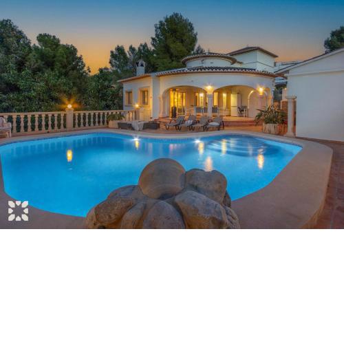 Villa Green Grass by Abahana Villas