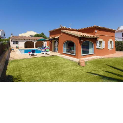 Villa Hegoalde by Villa Plus