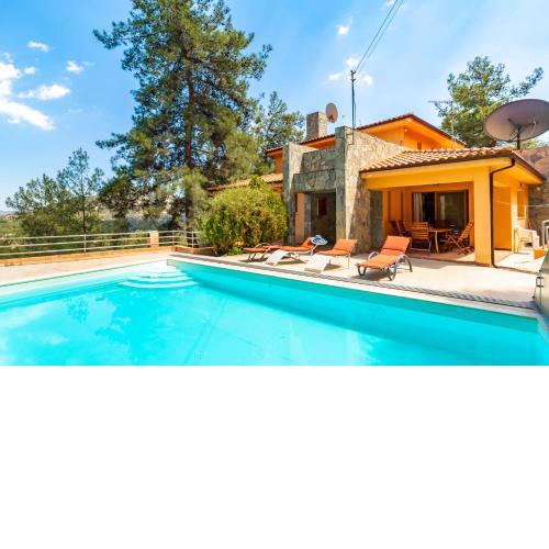 Villa Hillcrest Panorama by Ezoria Villas