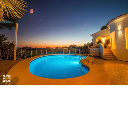 Villa Infinidad by Abahana Villas