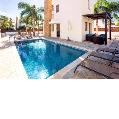 Villa Ioanna - 50m from Med Sea