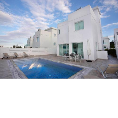Villa Ioli Green Bay by TrulyCyprus