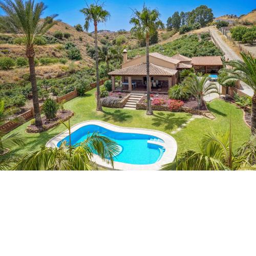 Villa Jarros by Villa Plus