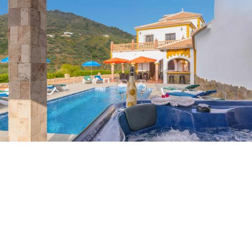 Villa Javier Sayalonga by Ruralidays