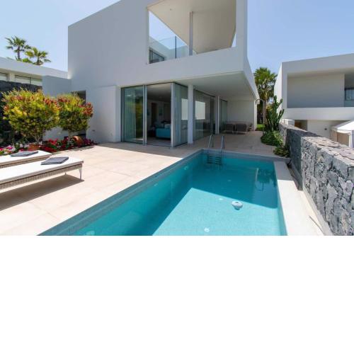 Villa Josefa with private heated pool and lake views