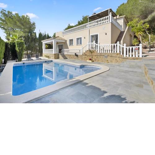 Villa KIP, private pool & jacuzzi surrounded by nature