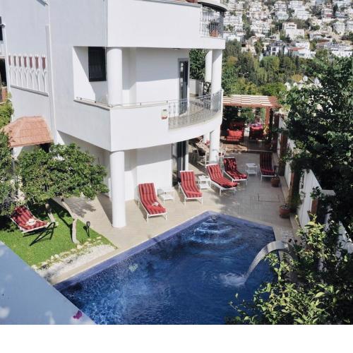 Villa Kirmizi Lale, Private Pool, Gardens, Very Close to Town - No Need for Taxi