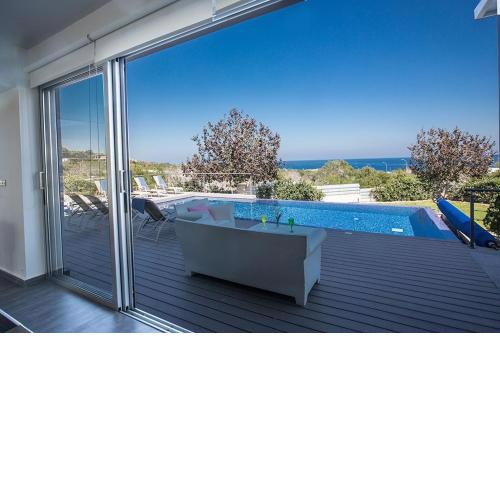 Villa Kono Sunshine - Luxury 4 Bedroom Cape Greco - Villa Close to Beach with Panoramic Views