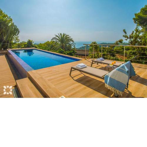 Villa La Casa Blanca by Abahana Villas