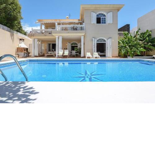 Villa La Concha Beachfront Heated Pool