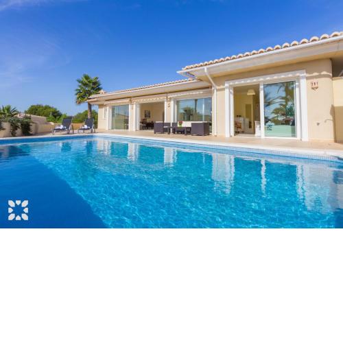 Villa La Corona by Abahana Villas