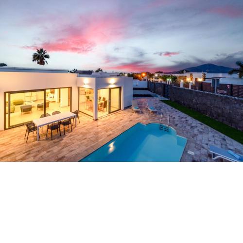 Villa La Nueva by Villa Plus