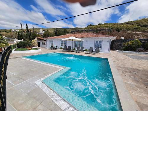 VILLA LA PAZ CON PISCINA y YACUZZY INTEGRADO