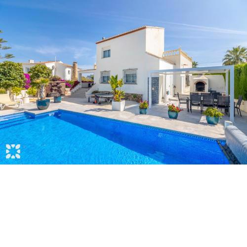 Villa Ladera by Abahana Villas