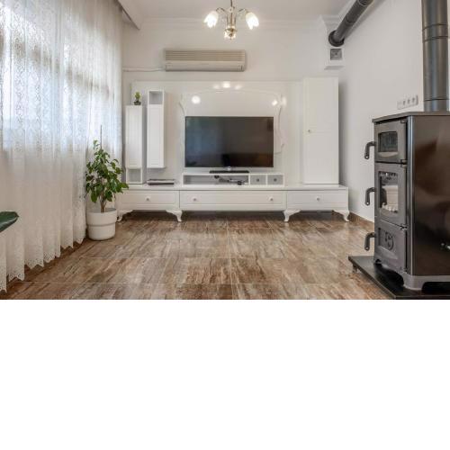 Villa Lale - 4 bed with top kitchen and garden!