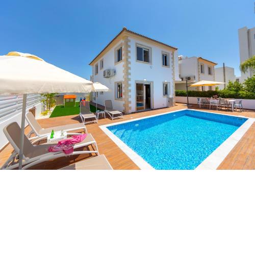 Villa Lantos Central Protaras
