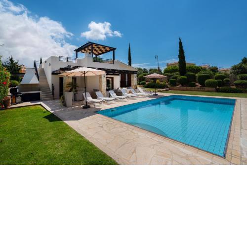 Villa Lara - 11, Spacious Villa with Large Garden and Private Pool on Aphrodite Hills