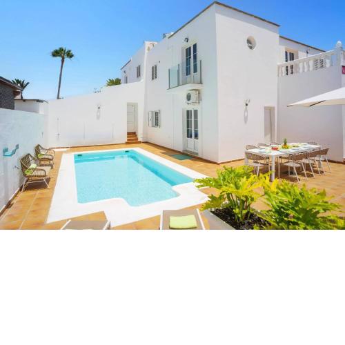 Villa Laurona by Villa Plus